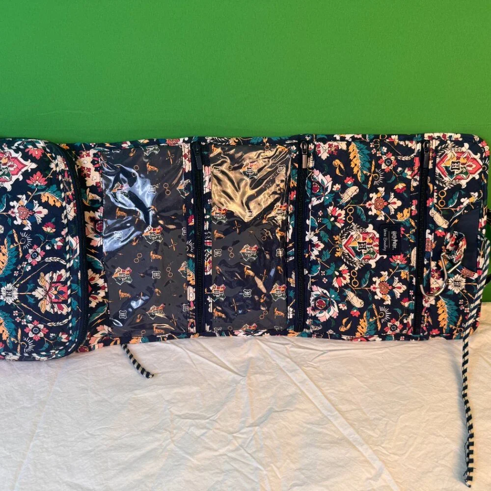 Vera Bradley 'Home to Hogwarts' Shower/Travel/Cosmetics Hanging Bag - Picture 2 of 9